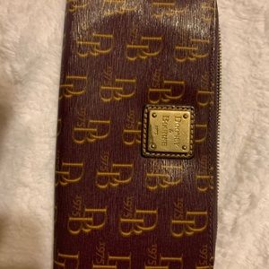 Dooney & Bourke wallet